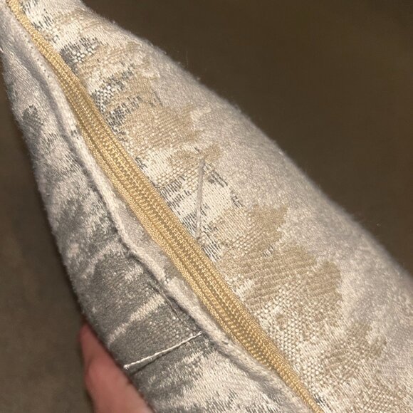 Decorative pillows - Picture 3 of 4